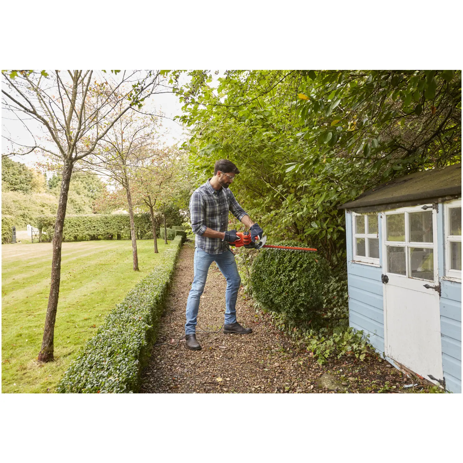 Black+Decker Hedge Trimmer 420w 45cm