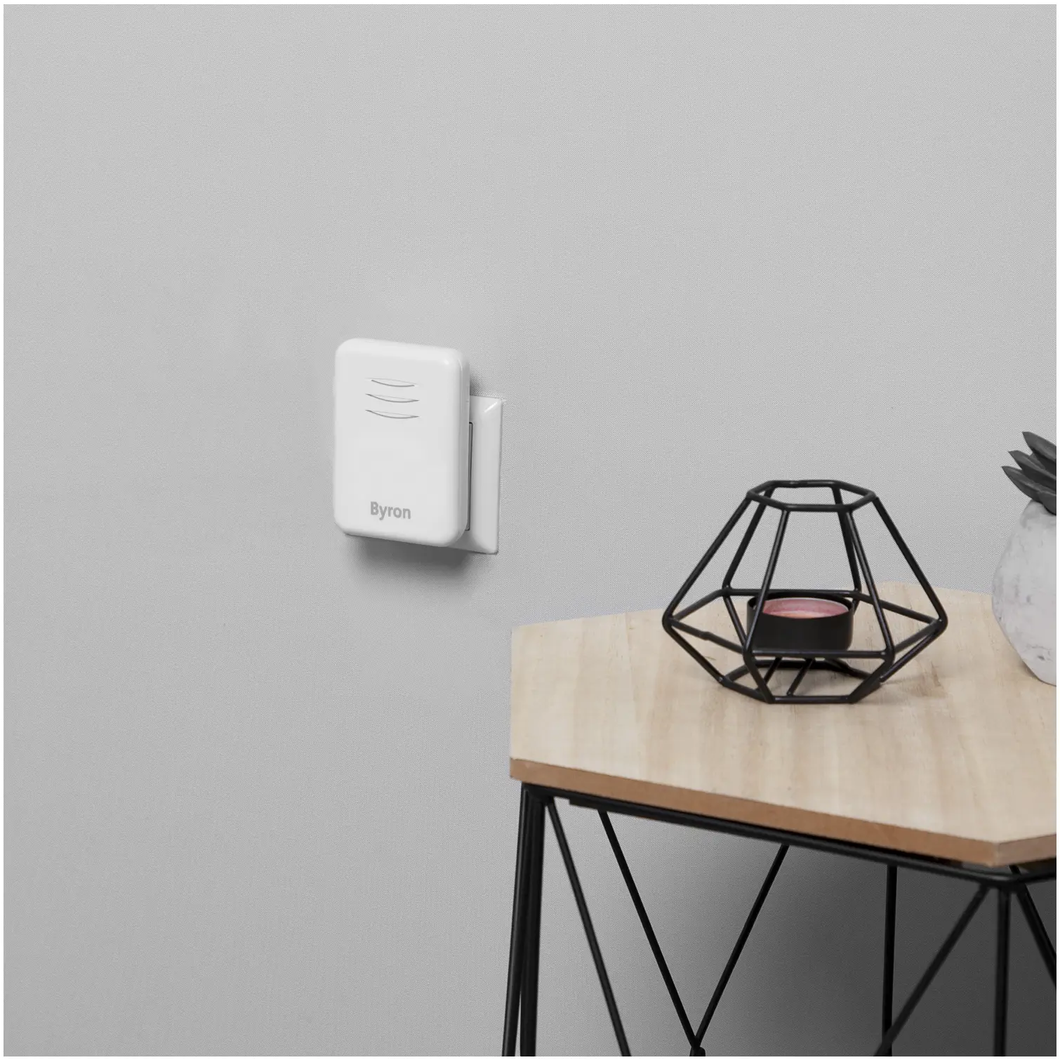 Byron Wire-free Doorchime Plug In