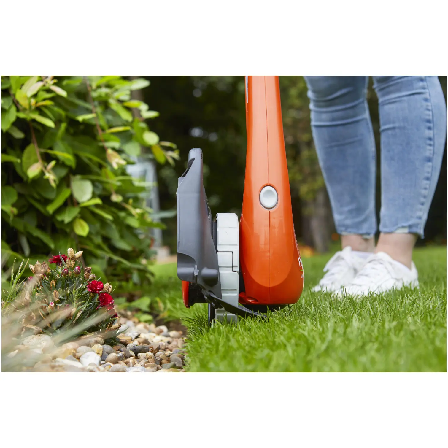 Flymo EasiTrim 250 Cordless Grass Trimmer Kit