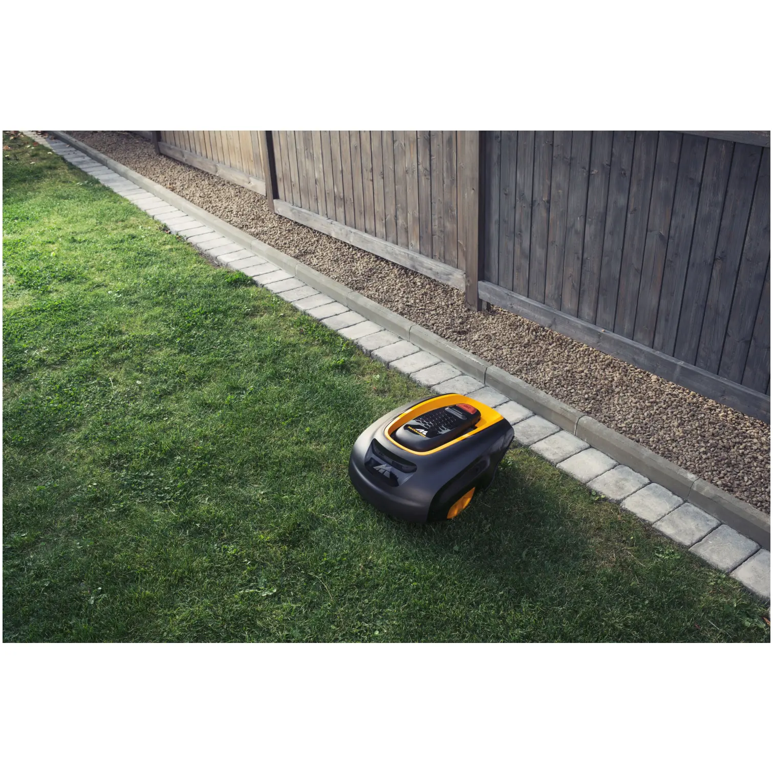 McCulloch ROB1000 Robotic Lawnmower