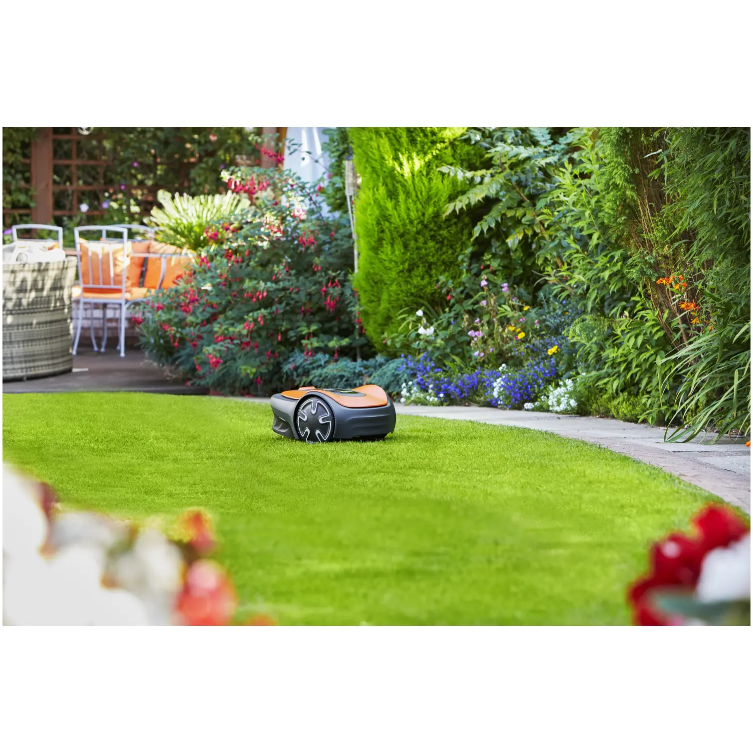 Flymo Easilife GO 500 Robotic Lawnmower
