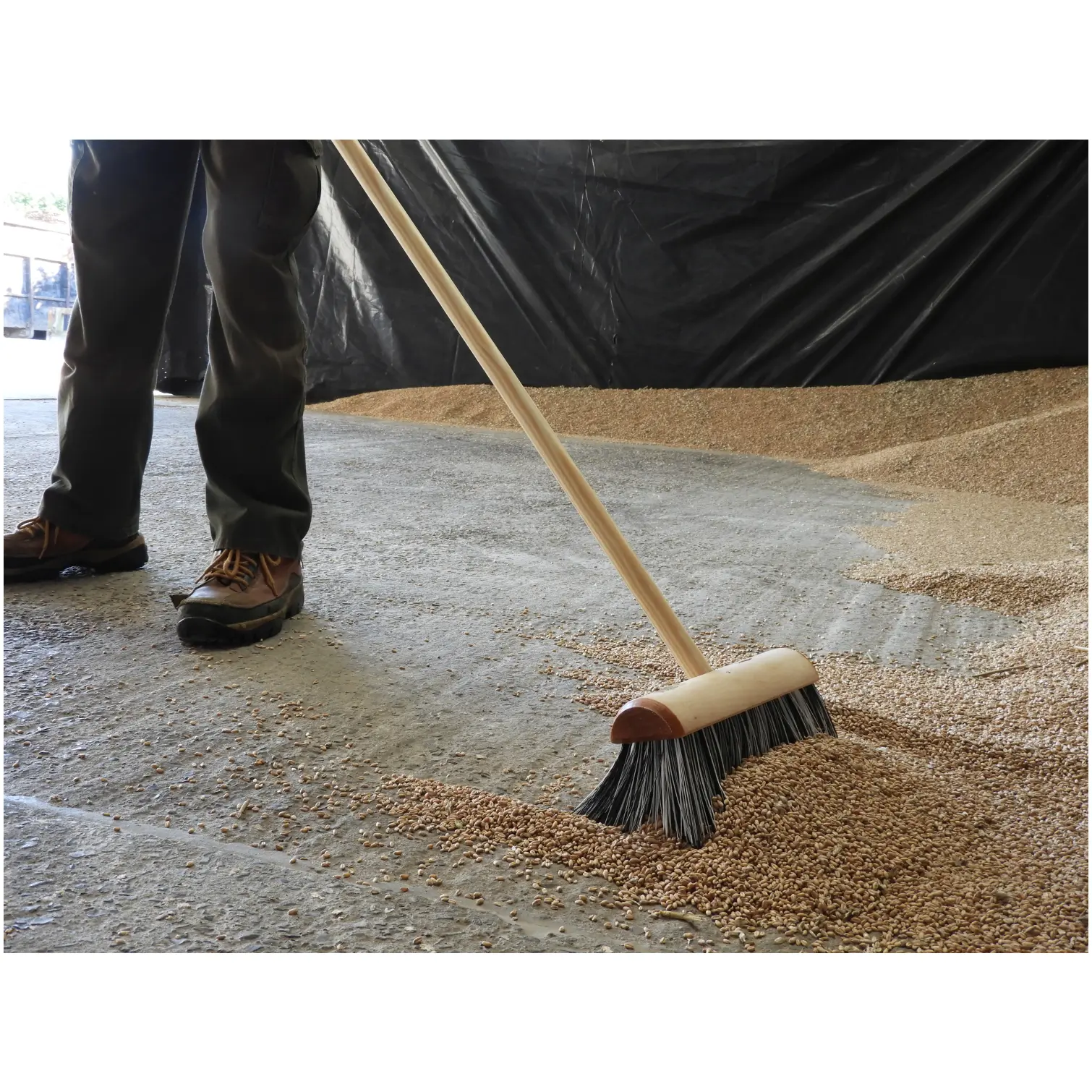 Hillbrush 263mm Stiff Black White PP Broom