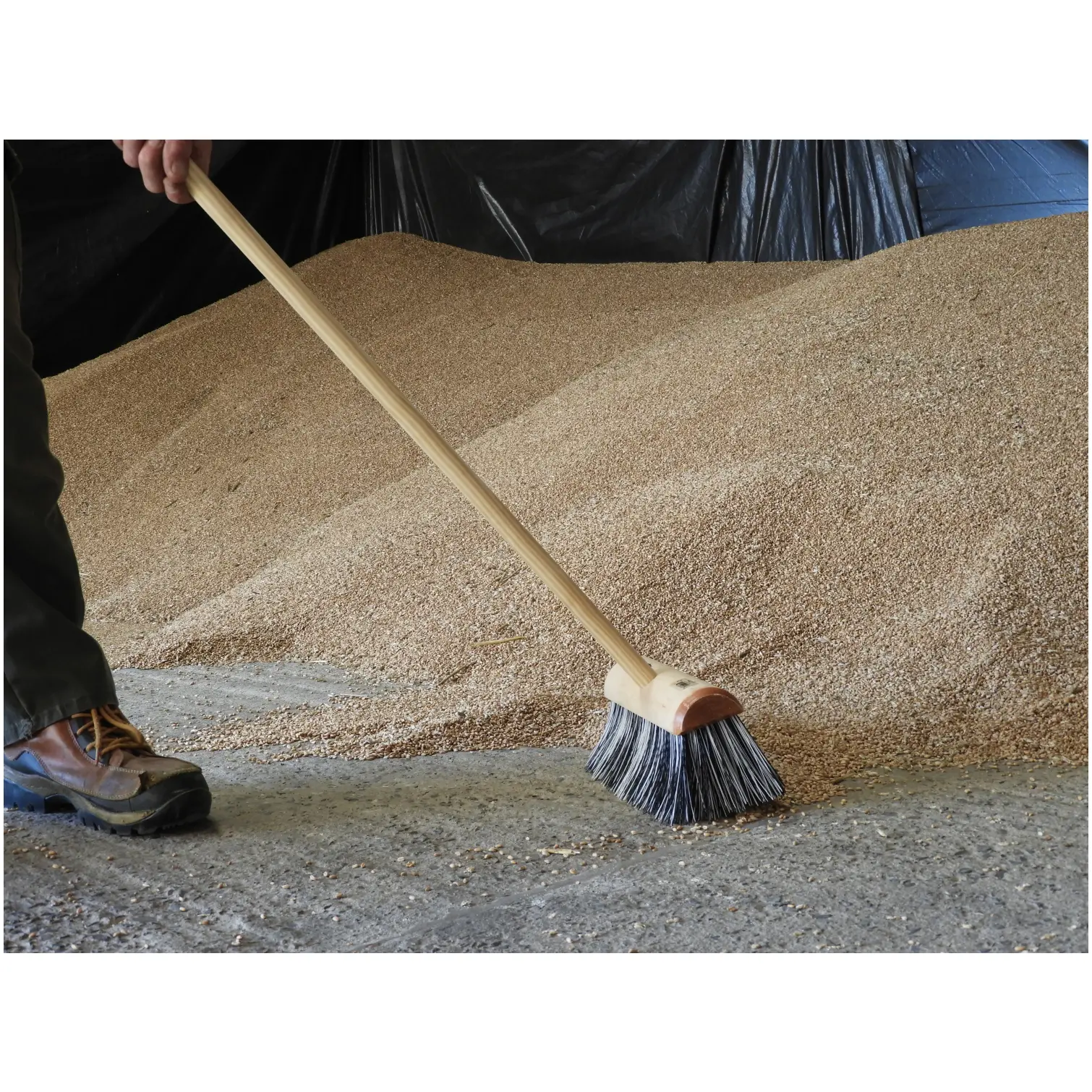 Hillbrush 263mm Stiff Black White PP Broom