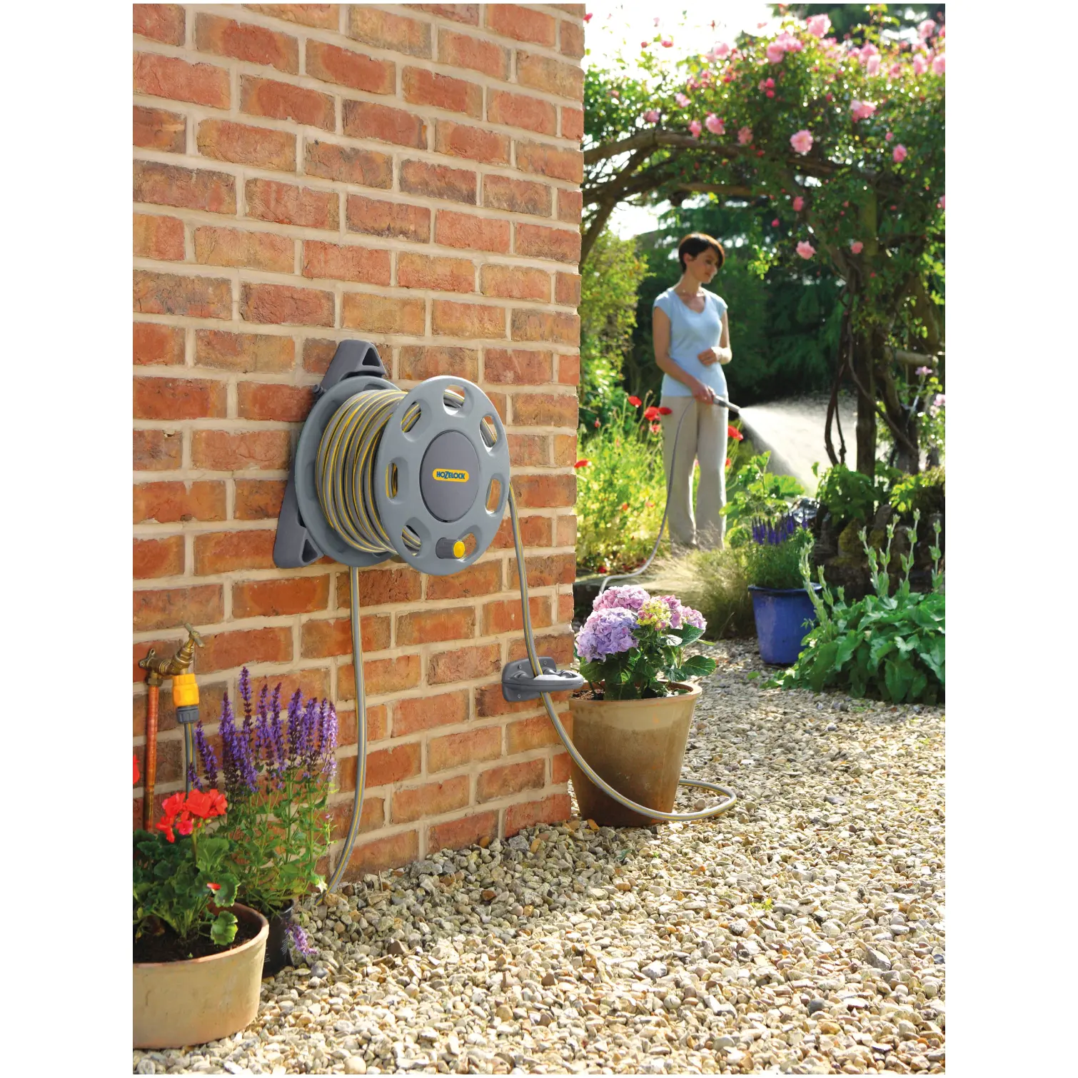 Hozelock 2422 15m Hose & Wall Mounted Reel