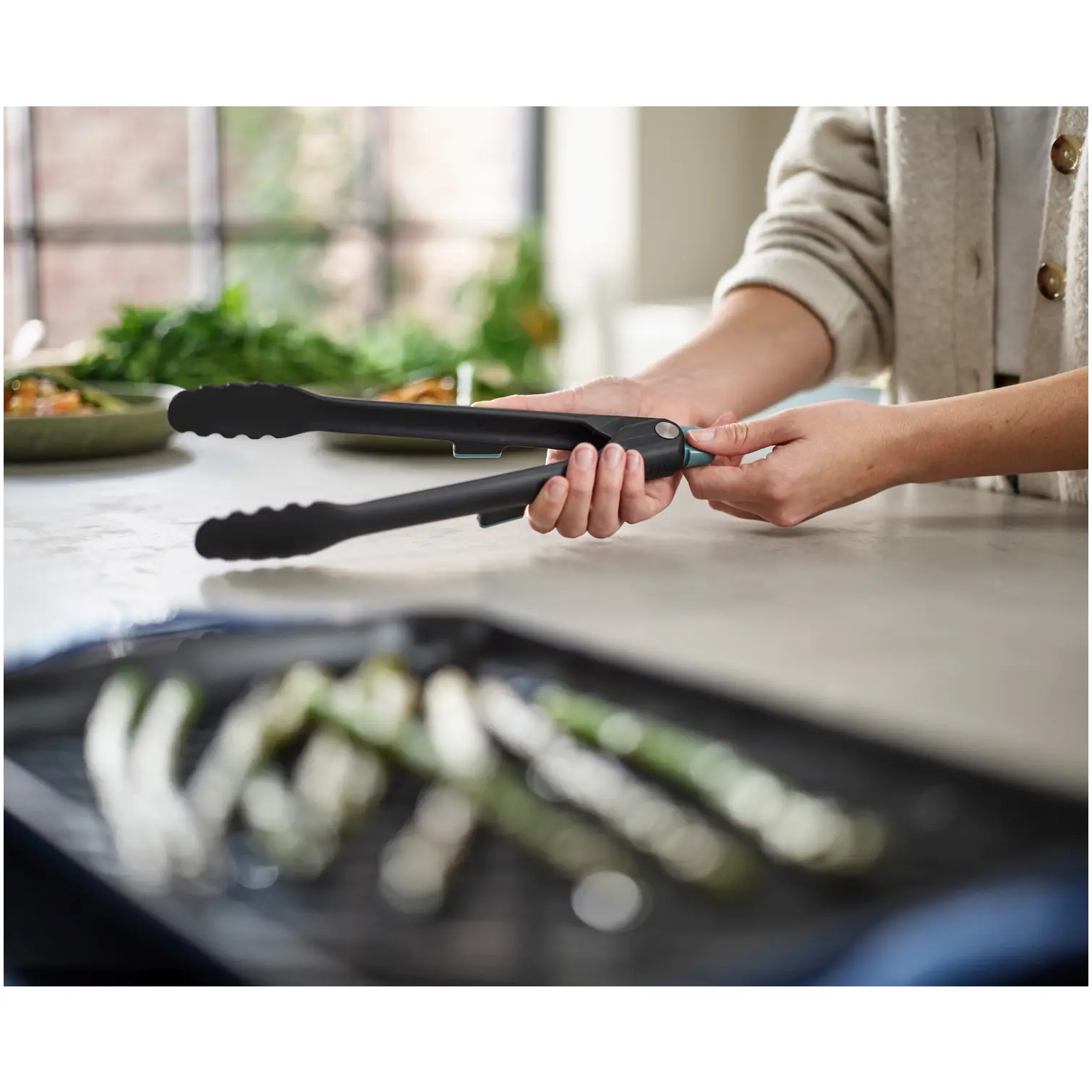 JPH0013_3 Joseph Joseph Duo Lockable Tongs