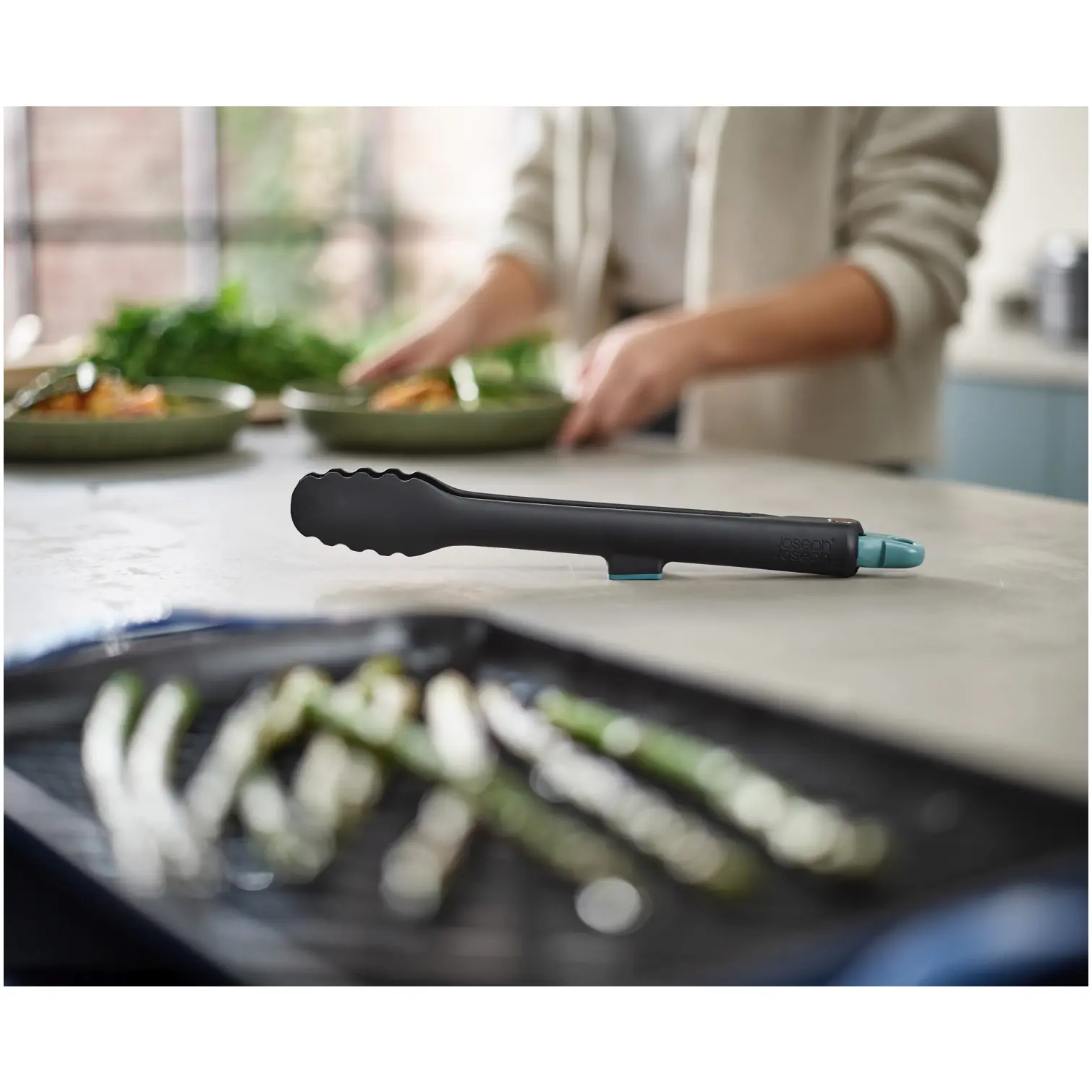 JPH0013_5 Joseph Joseph Duo Lockable Tongs