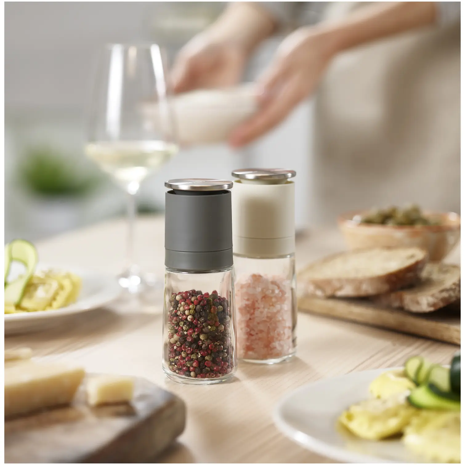 Joseph Joseph Duo No-Spill Salt & Pepper Set