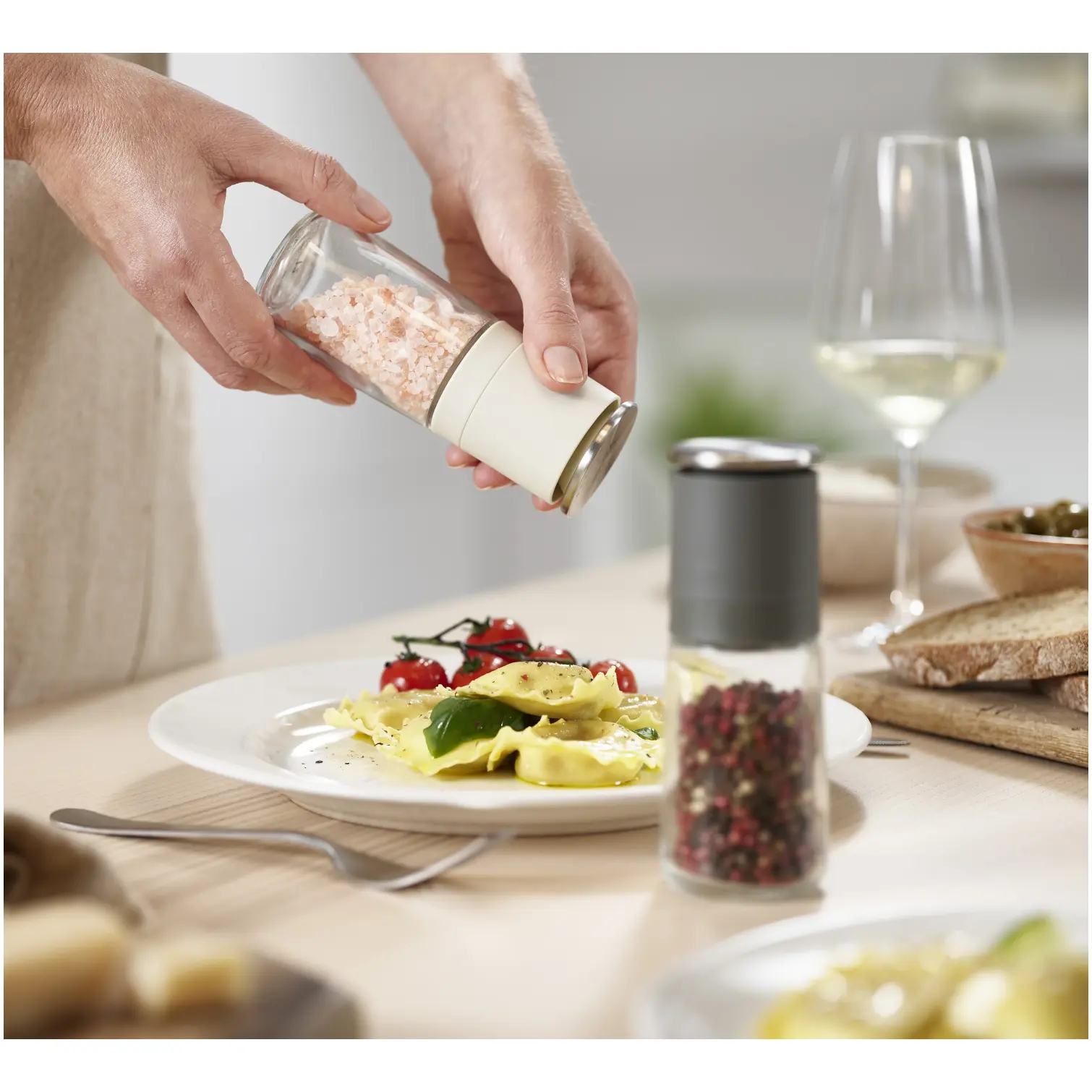 Joseph Joseph Duo No-Spill Salt & Pepper Set