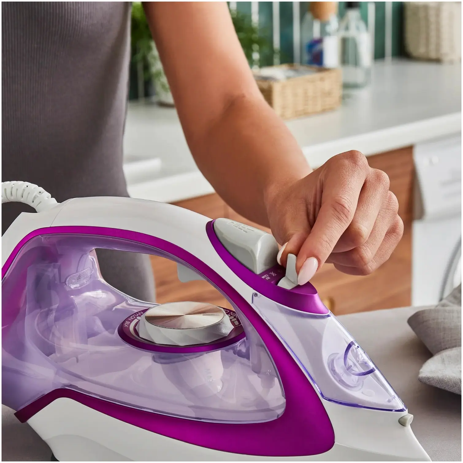 Morphy Richards 302000 Turbo Glide Iron 2800w