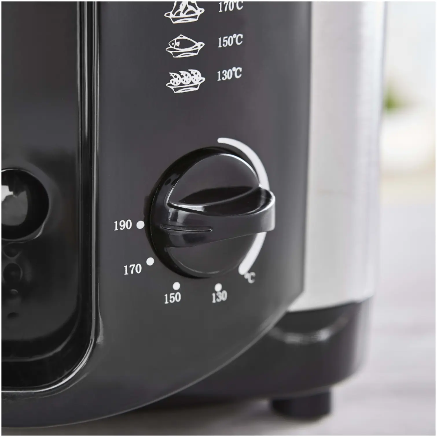 RKW0069_3 Tower Square Fryer Black 2ltr
