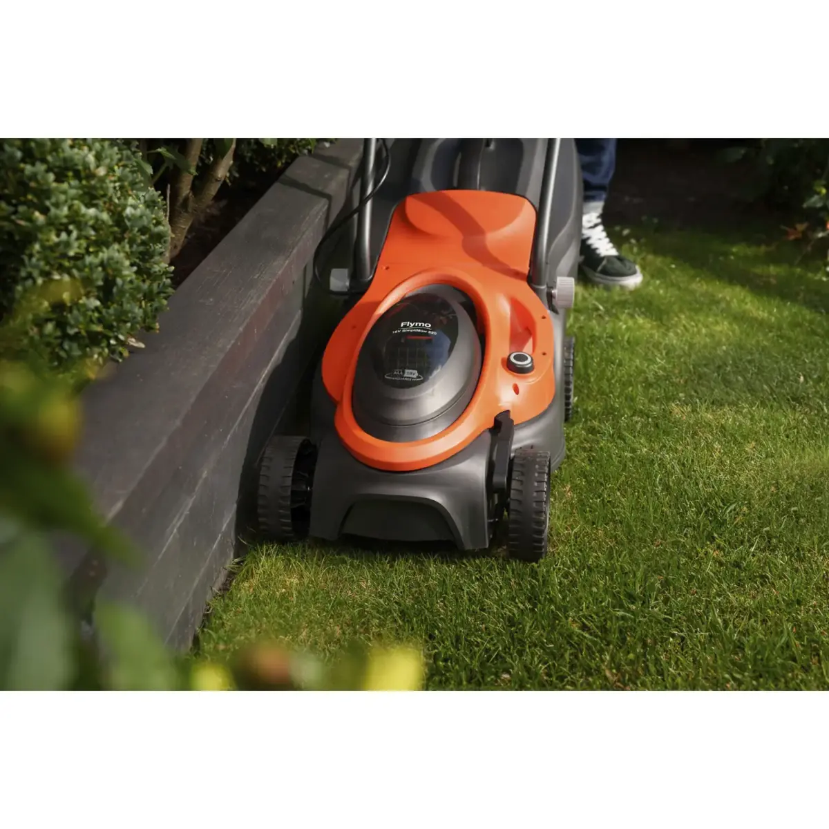 Flymo SimpliMo 320 32cm Cut 18 Volt 4 Ah