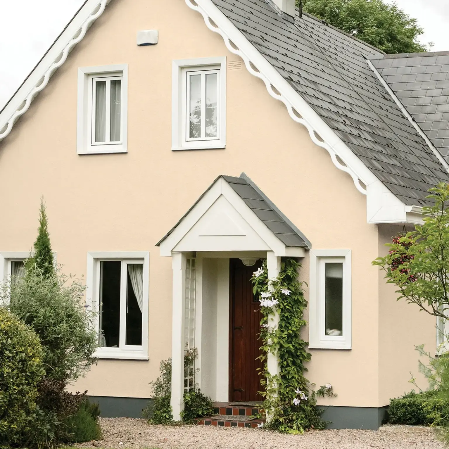 Sandtex Masonry Paint 5Ltr Light Cream