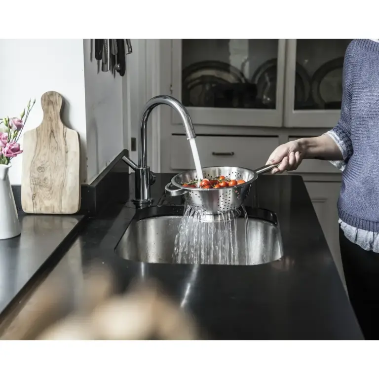 Sieves Strainers & Colanders