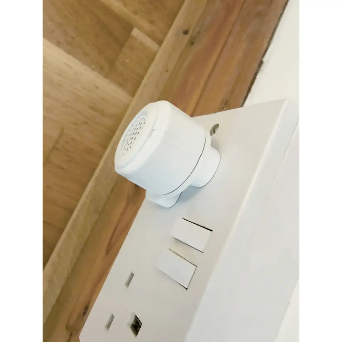 SVI0160_2 Big Cheese Mini-Sonic Mouse Repeller