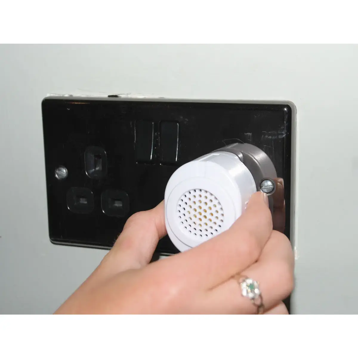 SVI0160_3 Big Cheese Mini-Sonic Mouse Repeller
